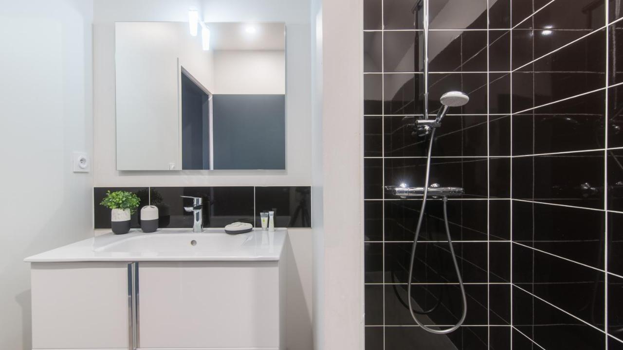 Appartement Plein Soleil avec Jacuzzi Privatif et parking privé à Sarlat Extérieur photo