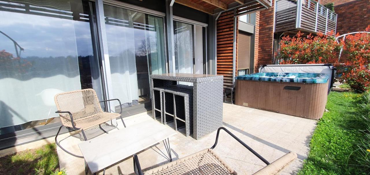 Appartement Plein Soleil avec Jacuzzi Privatif et parking privé à Sarlat Extérieur photo