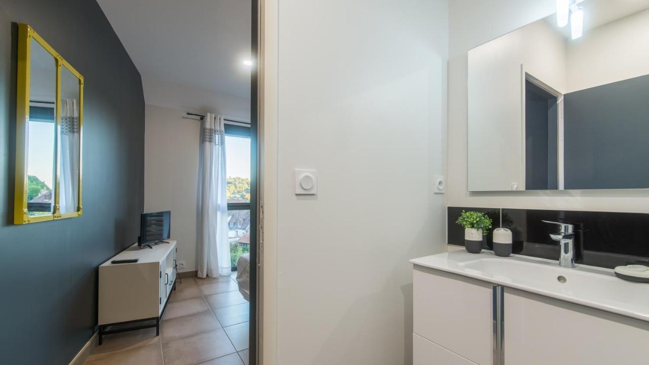 Appartement Plein Soleil avec Jacuzzi Privatif et parking privé à Sarlat Extérieur photo