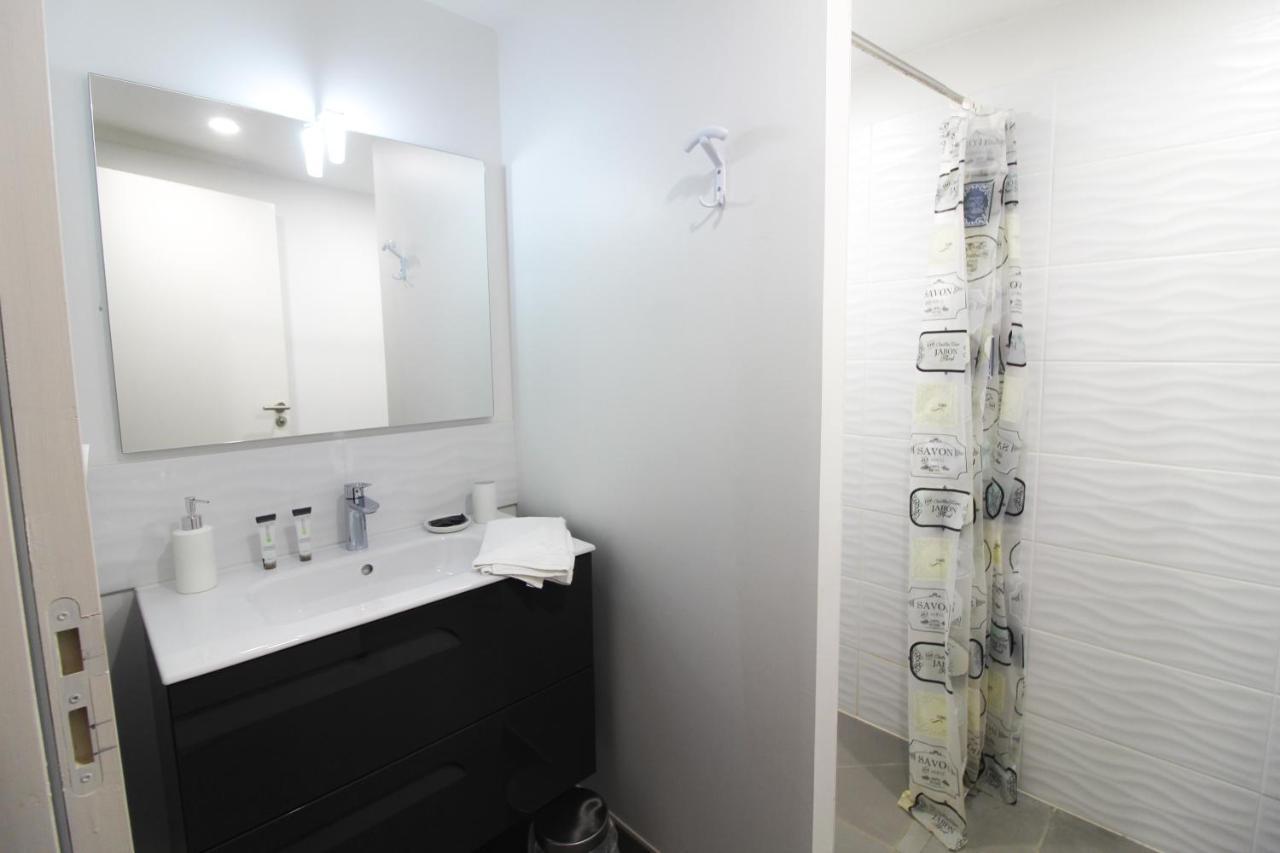 Appartement Plein Soleil avec Jacuzzi Privatif et parking privé à Sarlat Extérieur photo